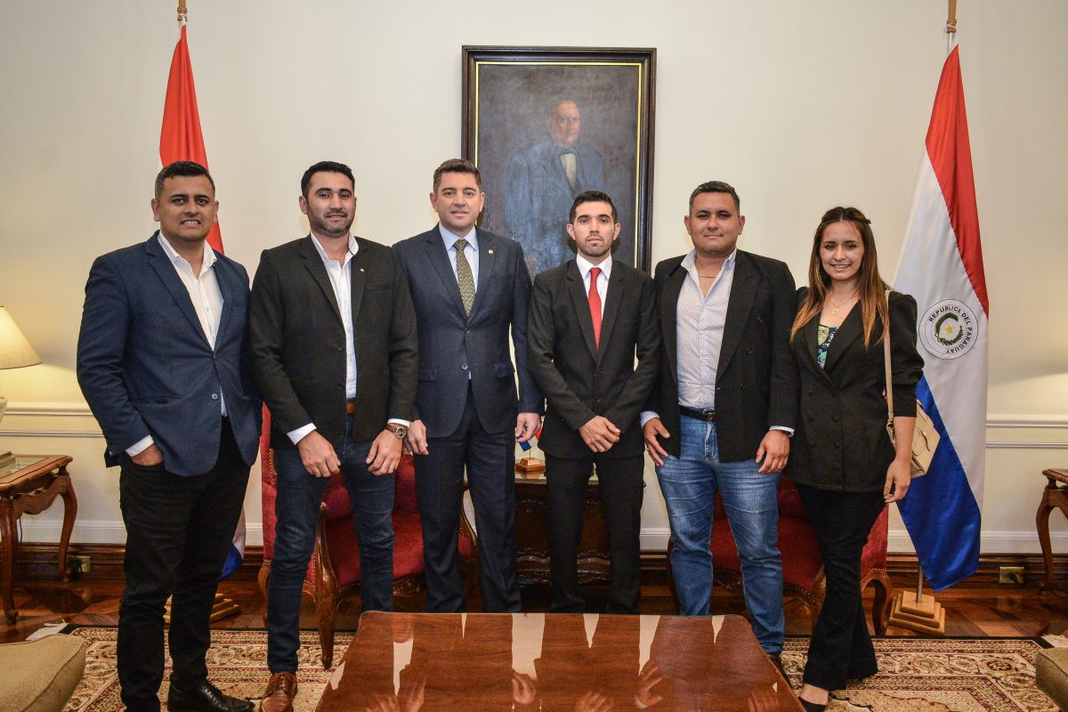 El Vicepresidente Alliana afirma que el gobierno apoya decididamente las iniciativas de todos los municipios del país.