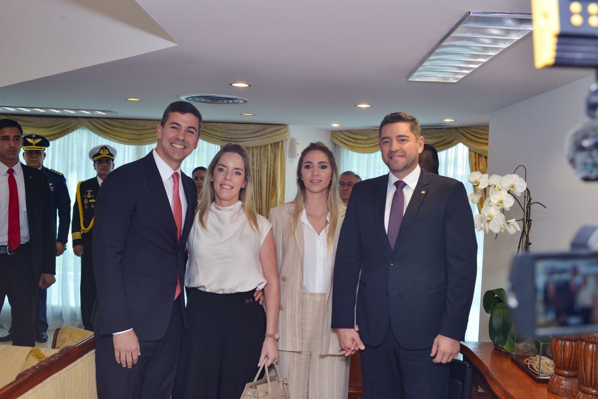 El Presidente Santiago Peña retornó al país tras exitosa visita a EE.UU.