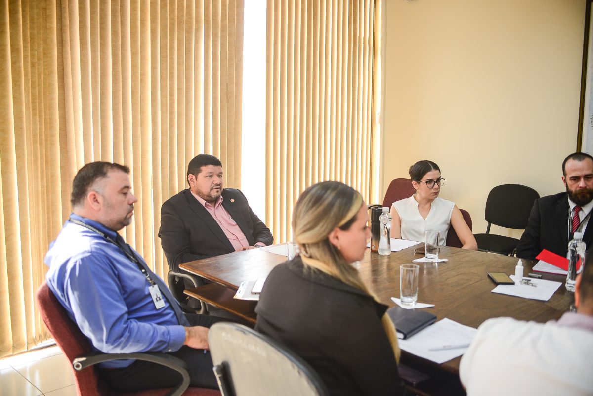 Permanente evaluación de gestión interna de funcionarios en la Vicepresidencia