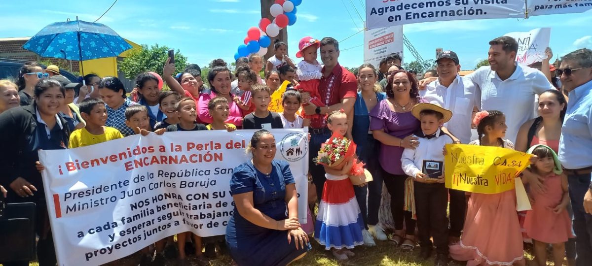 Gobierno entrega en Itapúa importantes inversiones en salud, educación y agricultura en intensa jornada