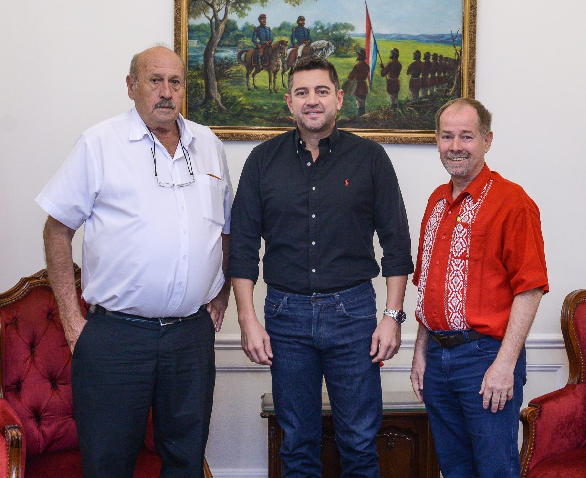 Autoridades de Boquerón proyectan construcción de viviendas para indígenas y un mercado municipal