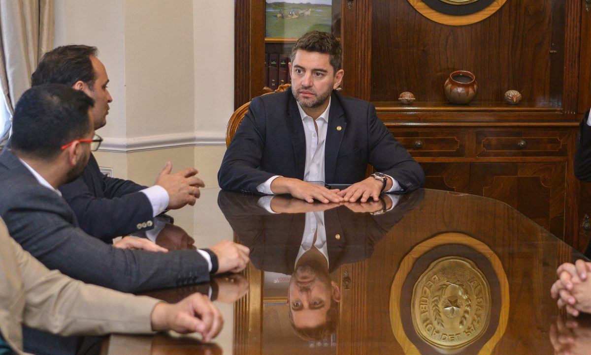 Autoridades de Itapúa proponen un programa de financiamiento para comerciantes Encarnacenos como alternativa para la reactivación del sector.