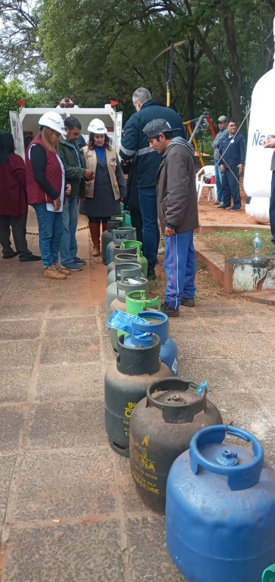 ÑANDE GAS MÓVIL Petropar presente en la Plaza Domingo Martínez de Irala de Itá