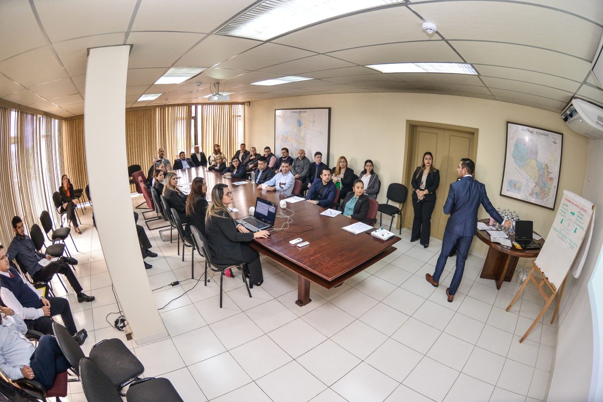 Buscando la excelencia, funcionarios socializan la nueva versión de la Misión- Visión, el Acta 7 y la Política de Control Interno Institucional.