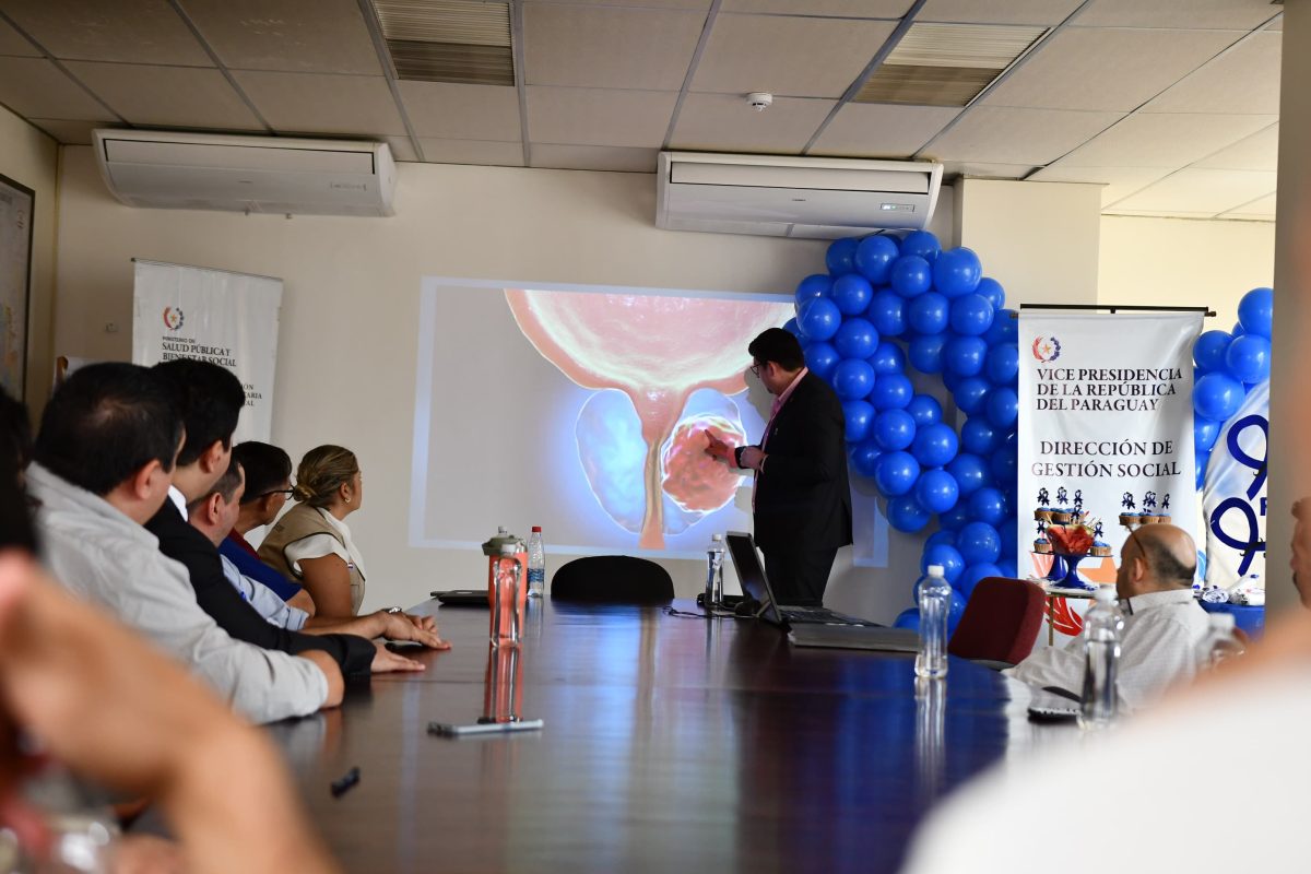 “Noviembre azul” busca la prevención del cáncer de próstata a través de la campaña «Hagamos de la prevención una tradición»