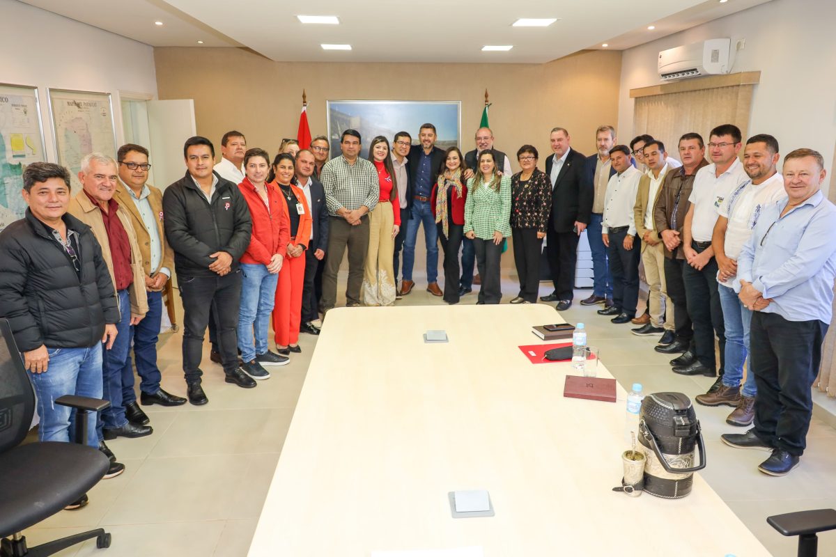 Autoridades del décimo departamento se reunieron con el vicepresidente y con el director de Itaipú para desarrollar nuevas obras